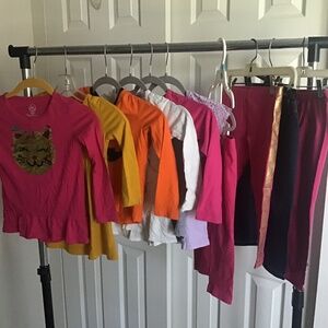 6 girls tops/tunic plus 4 pairs leggings ( girls 4/6)